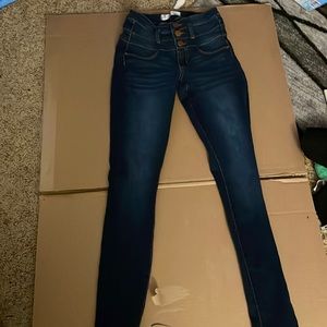 High wasted, dark skinny jeans.